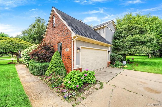 2375 Reidsview, White Lake, MI 48383