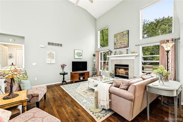 2375 Reidsview, White Lake, MI 48383