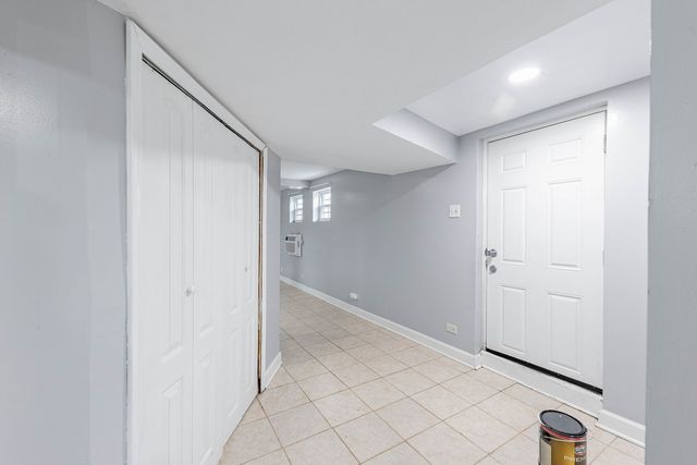 5421 S Mulligan Avenue, Chicago, IL 60638