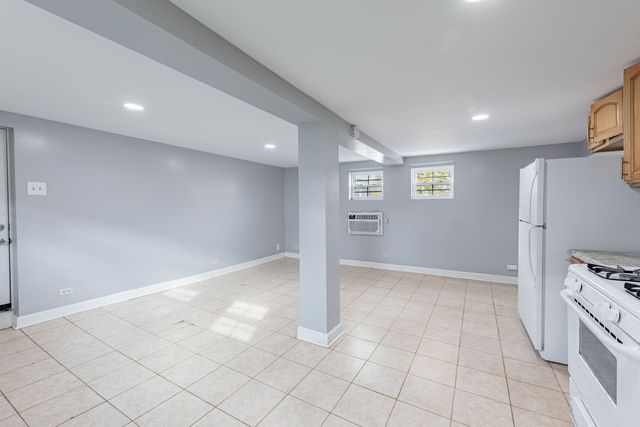 5421 S Mulligan Avenue, Chicago, IL 60638