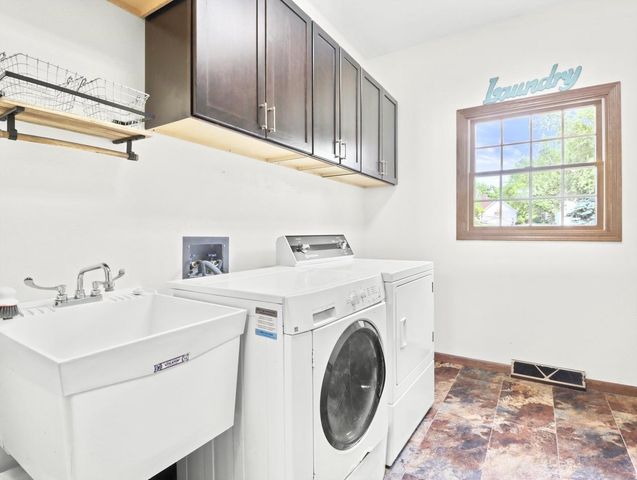 4315 Tanglewood Drive, Janesville, WI 53546