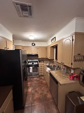 610 Meadowdale Place, Shreveport, LA 71108