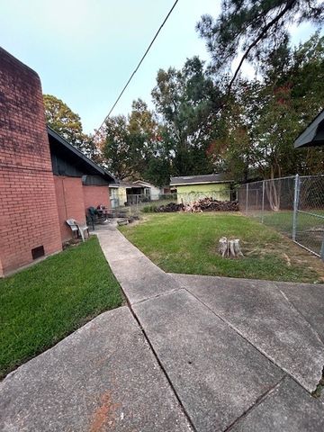 610 Meadowdale Place, Shreveport, LA 71108