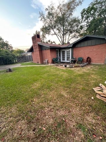 610 Meadowdale Place, Shreveport, LA 71108