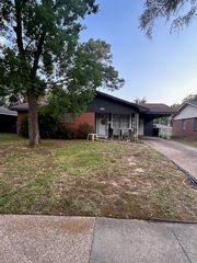 610 Meadowdale Place, Shreveport, LA 71108