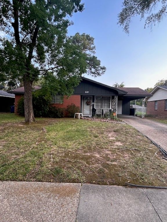 610 Meadowdale Place, Shreveport, LA 71108