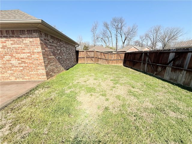 2003 S Utica Avenue, Russellville, AR 72802