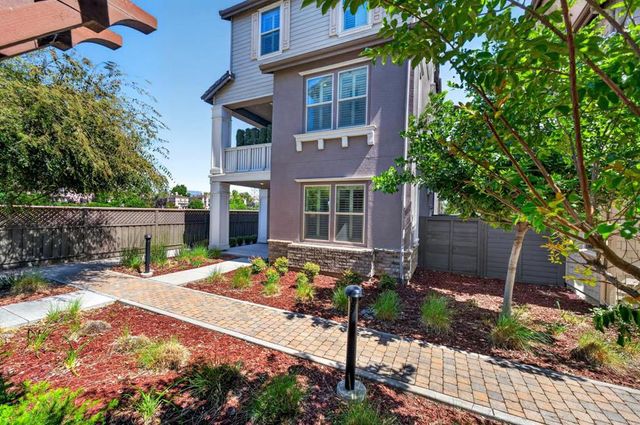 1580 Hidden Creek Lane, Milpitas, CA 95035