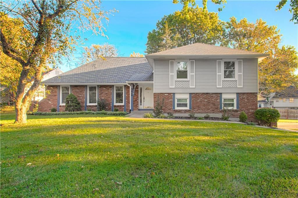 9849 Glenwood Street, Overland Park, KS 66212