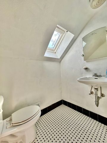 2205 Washington 2, Canton, MA 02021