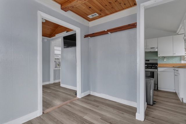 10-R Barnes St, Wareham, MA 02571