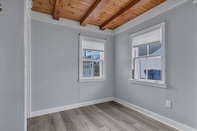 10-R Barnes St, Wareham, MA 02571
