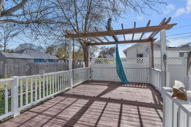 10-R Barnes St, Wareham, MA 02571