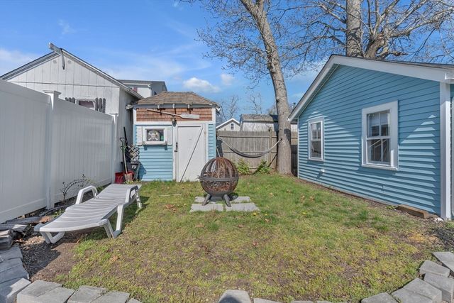 10-R Barnes St, Wareham, MA 02571