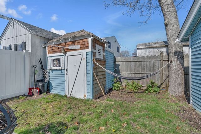 10-R Barnes St, Wareham, MA 02571
