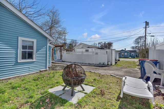10-R Barnes St, Wareham, MA 02571