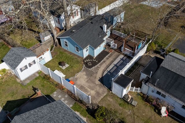 10-R Barnes St, Wareham, MA 02571