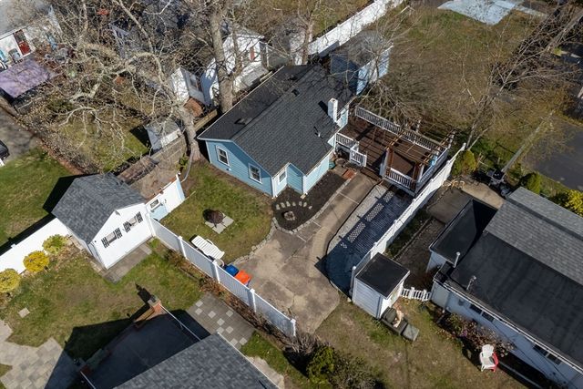 10-R Barnes St, Wareham, MA 02571