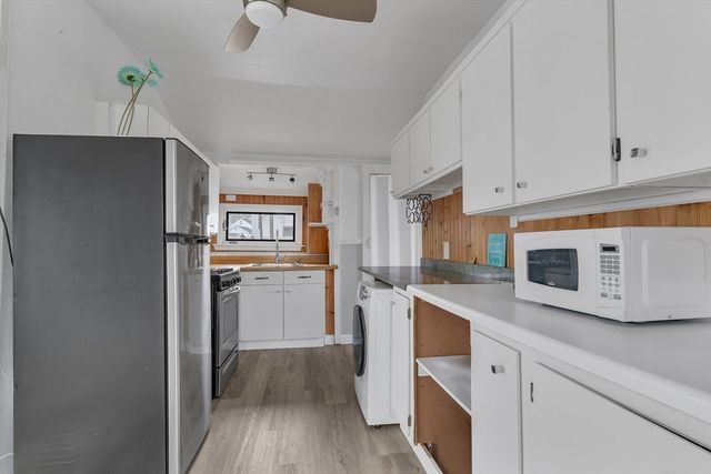 10-R Barnes St, Wareham, MA 02571