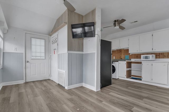10-R Barnes St, Wareham, MA 02571