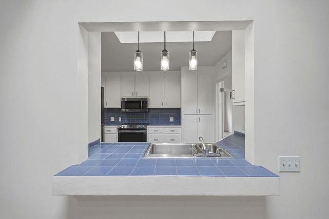 1537 Dana Avenue, Palo Alto, CA 94303
