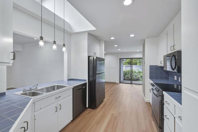 1537 Dana Avenue, Palo Alto, CA 94303