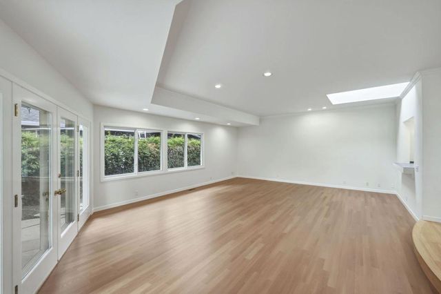1537 Dana Avenue, Palo Alto, CA 94303