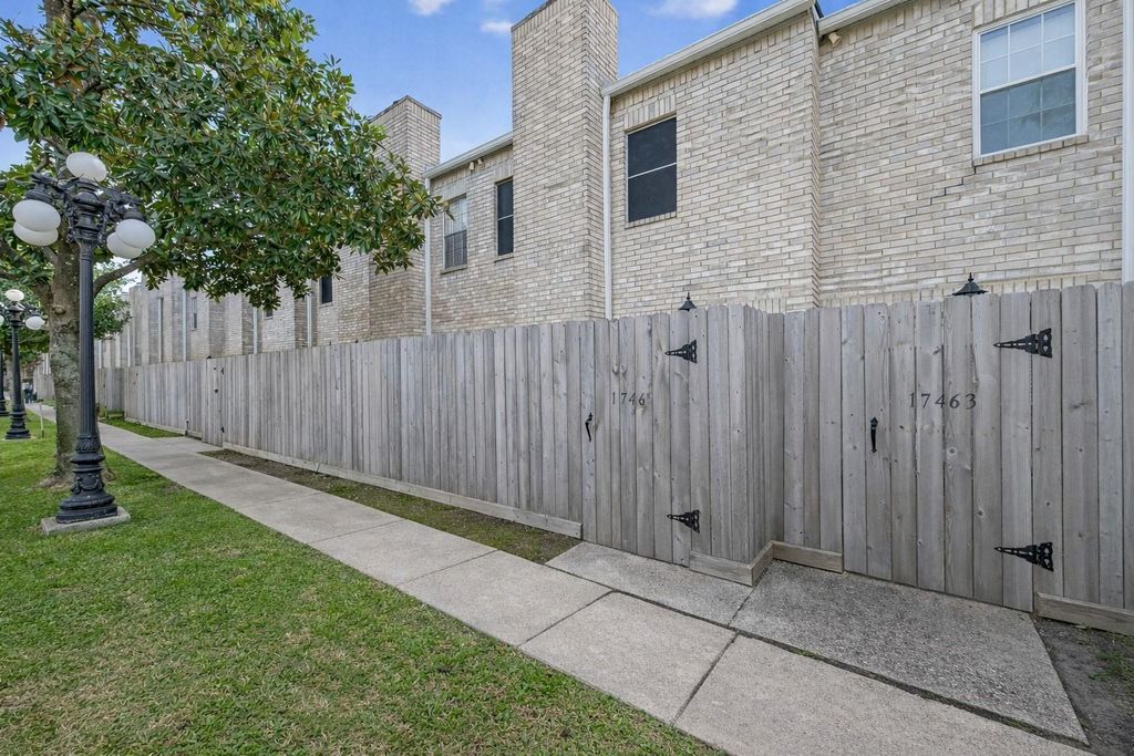 17461 Red Oak Drive 7461, Houston, TX 77090