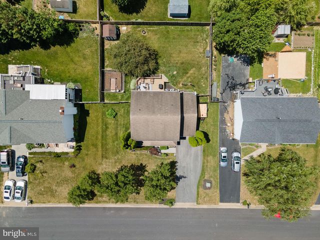 122 BUTTON BUSH AVE, Stephens City, VA 22655