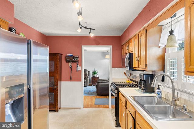 122 BUTTON BUSH AVE, Stephens City, VA 22655