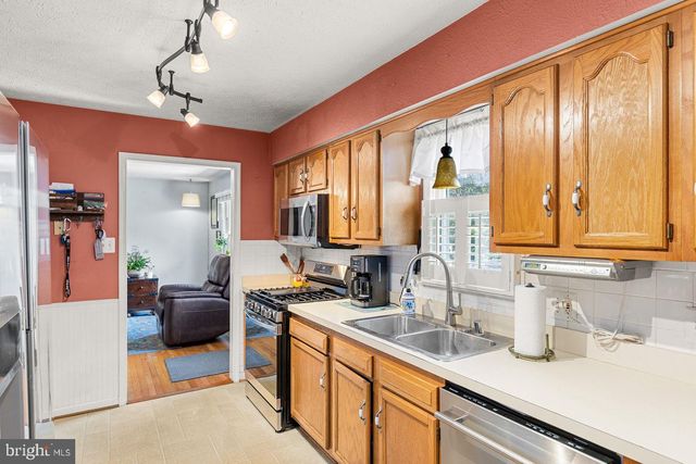 122 BUTTON BUSH AVE, Stephens City, VA 22655
