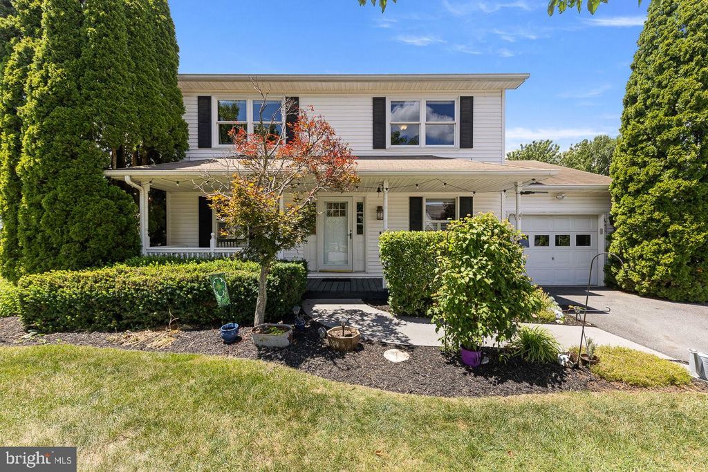 122 BUTTON BUSH AVE, Stephens City, VA 22655