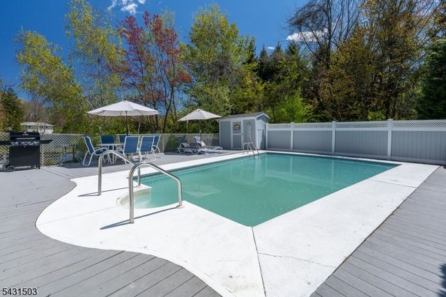 4 Spruce Ct, Vernon Twp., NJ 07422