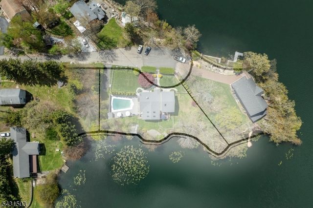 4 Spruce Ct, Vernon Twp., NJ 07422