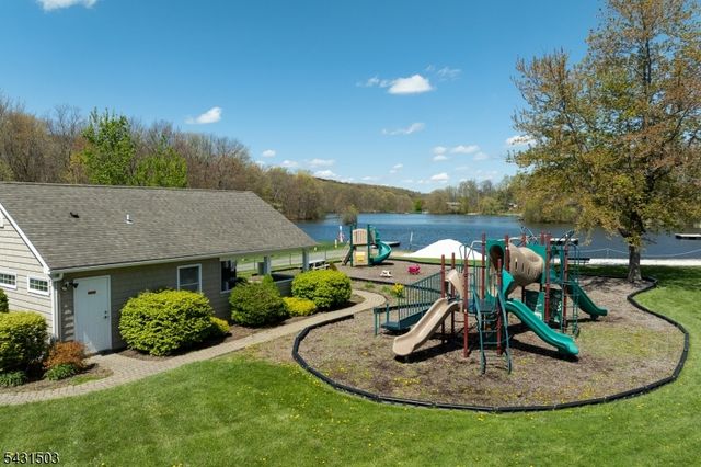 4 Spruce Ct, Vernon Twp., NJ 07422