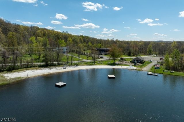 4 Spruce Ct, Vernon Twp., NJ 07422