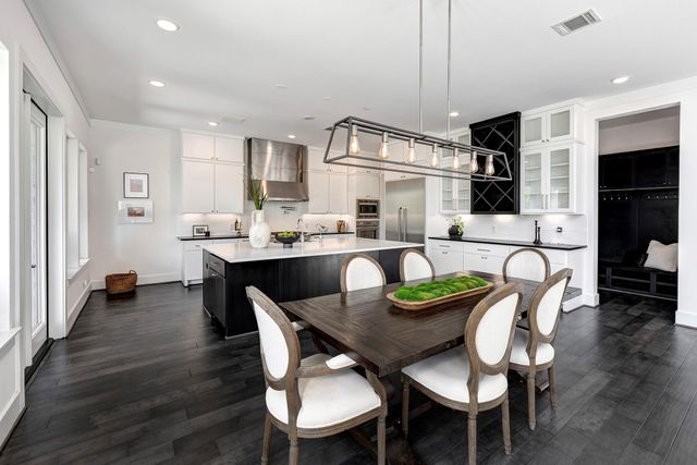 3205 Durhill Street, Houston, TX 77025