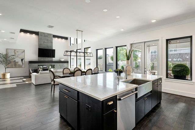 3205 Durhill Street, Houston, TX 77025