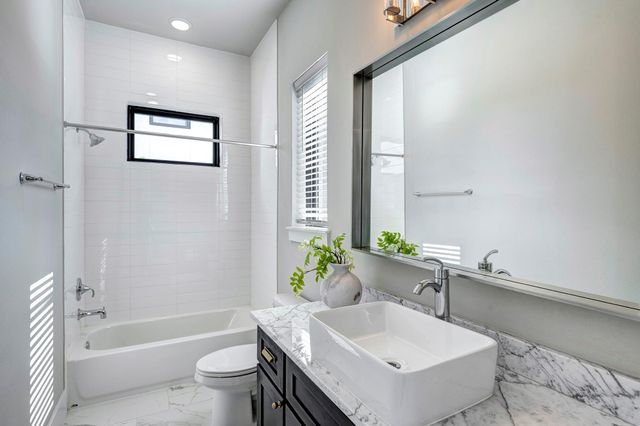 3205 Durhill Street, Houston, TX 77025