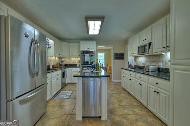 4238 Mobile Road, Mccaysville, GA 30555
