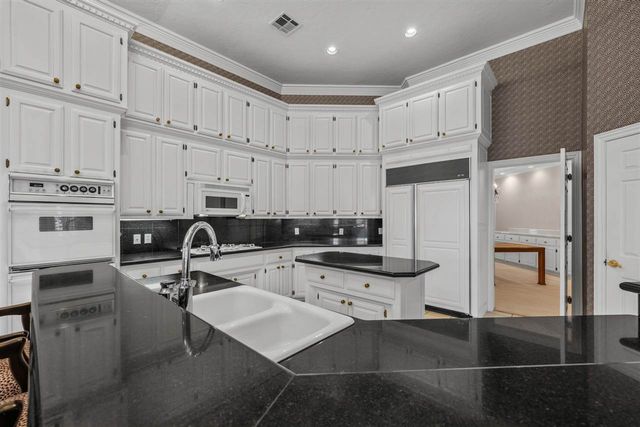 2601 NW Lake Ridge, Lawton, OK 73501