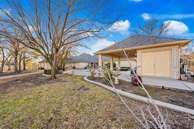 2601 NW Lake Ridge, Lawton, OK 73501