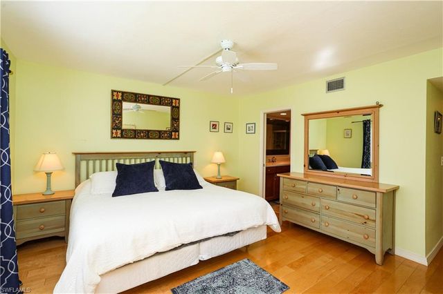 1075 Foxfire LN # 207, Naples, FL 34104