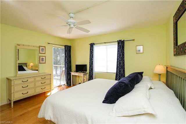 1075 Foxfire LN # 207, Naples, FL 34104