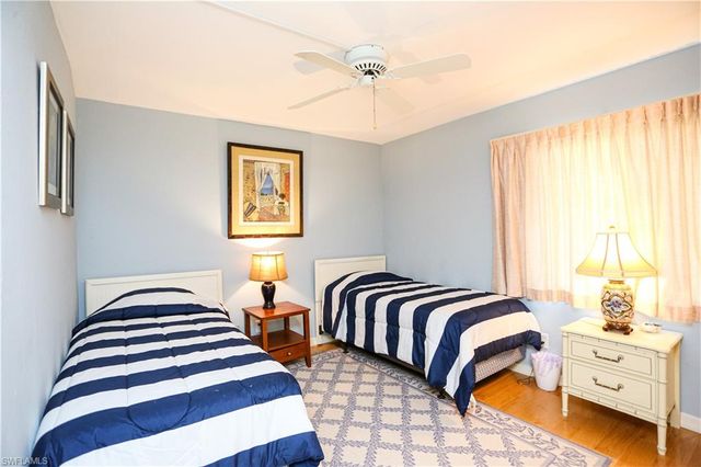 1075 Foxfire LN # 207, Naples, FL 34104