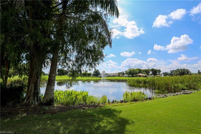 1075 Foxfire LN # 207, Naples, FL 34104