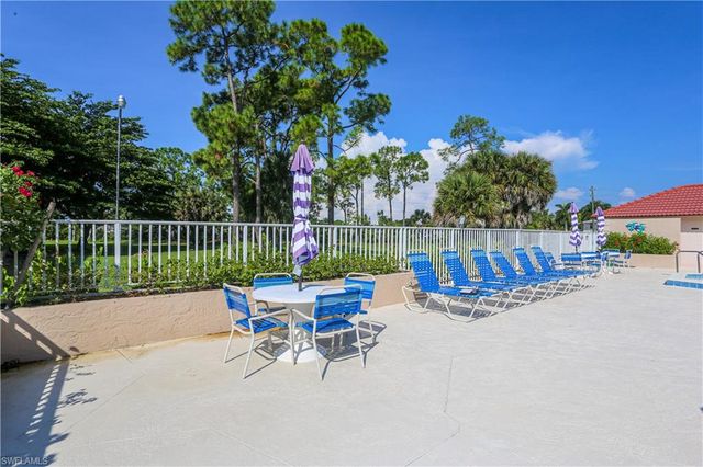 1075 Foxfire LN # 207, Naples, FL 34104