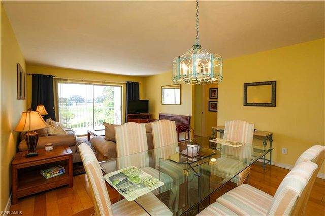 1075 Foxfire LN # 207, Naples, FL 34104