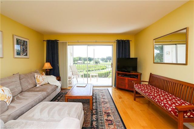 1075 Foxfire LN # 207, Naples, FL 34104