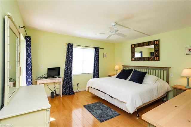 1075 Foxfire LN # 207, Naples, FL 34104